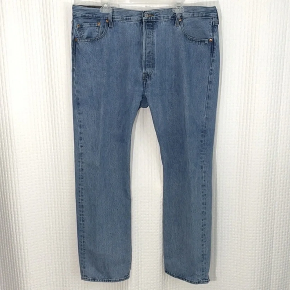 Levi’s 501 men’s 42x32 button fly blue jeans. Straight‎ fit. Excellent condition